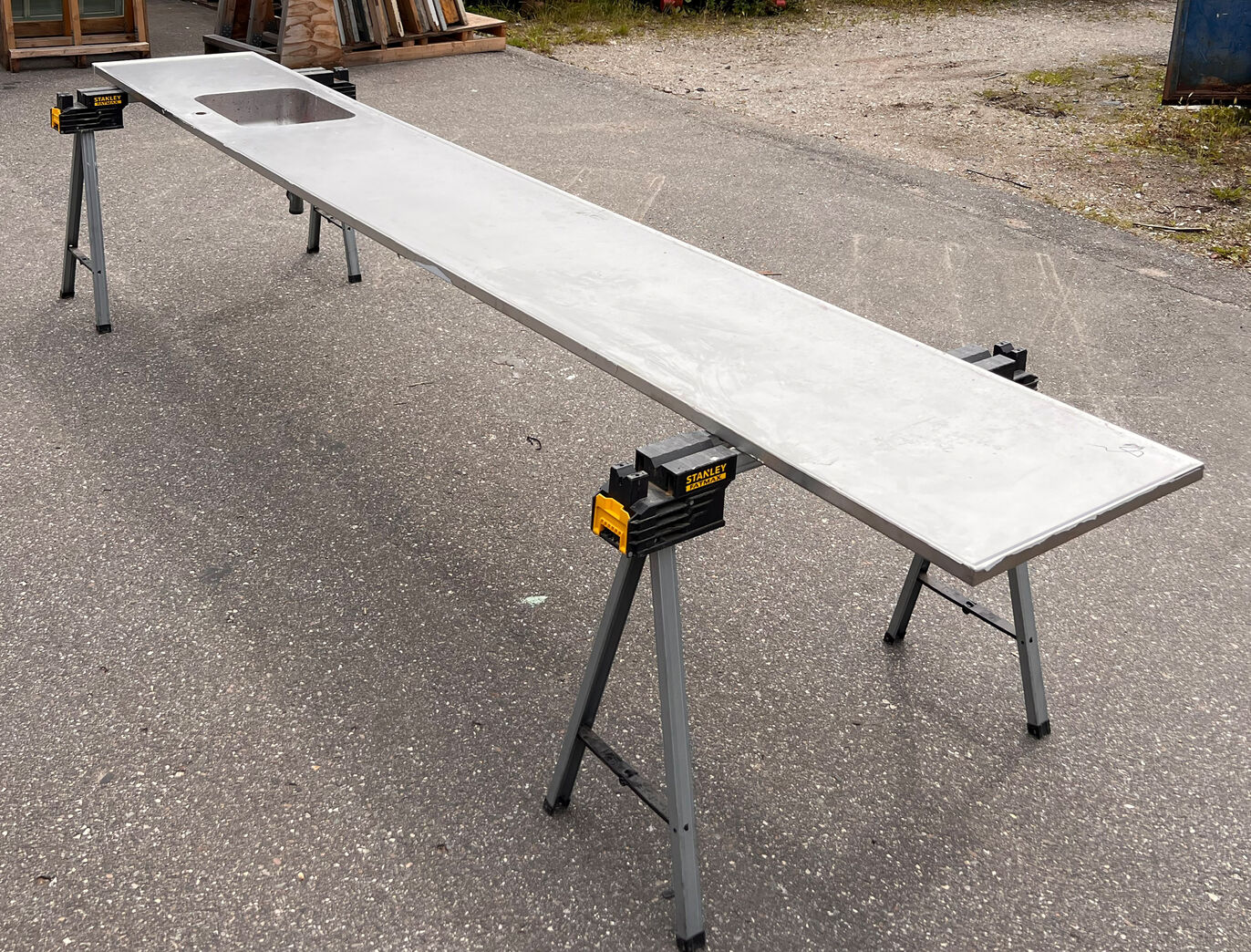 Stålbordplade med vask - længde 470 cm