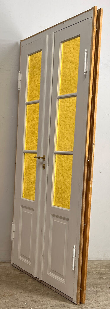 Dobbeltdør med gult glas Dobbeltdør med gult glas