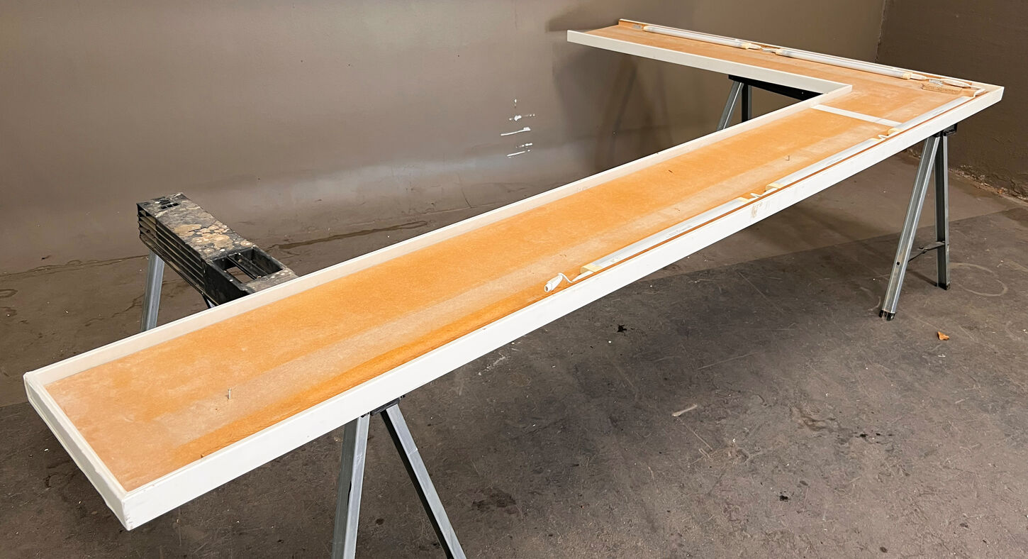 Corian bordplade med vask og hylder Corian bordplade med vask og hylder