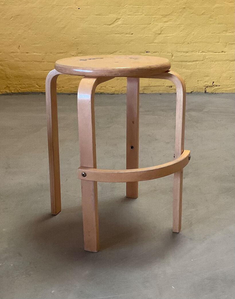 Taburet med fodstøtte