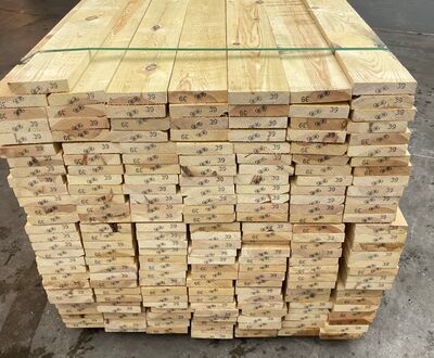 Ovntørret kantskåret fyr 32x150 mm 772 lbm.