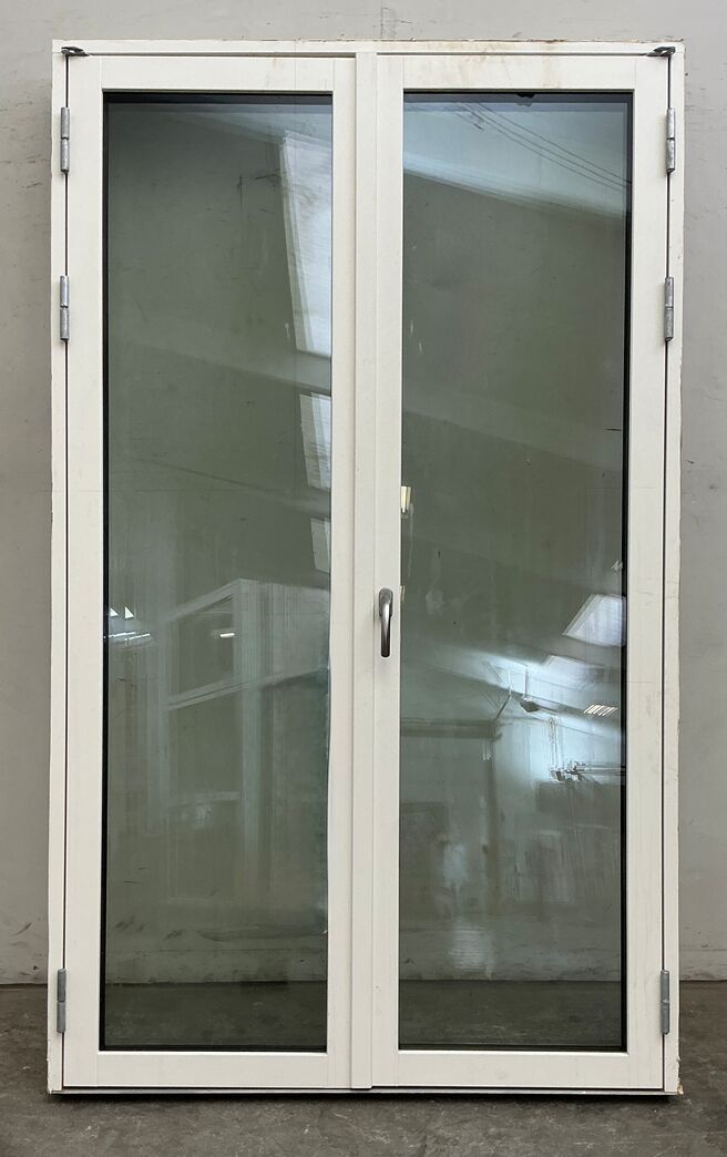 Dobbelt terrassedør med energiglas, højre ind.