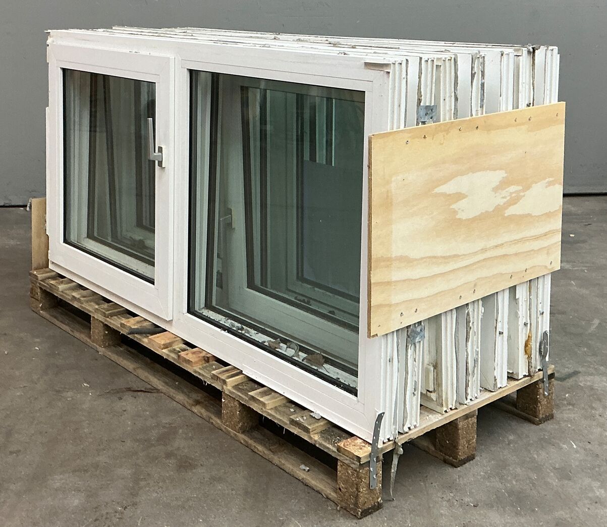 Plast 2-fags vindue med dreje kip og fast karm