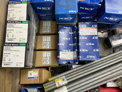 Bolte, møtrikker og skiver