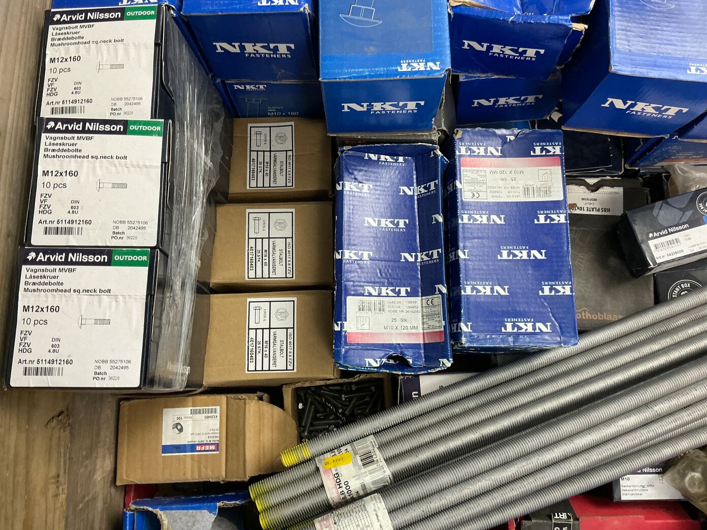 Bolte, møtrikker og skiver