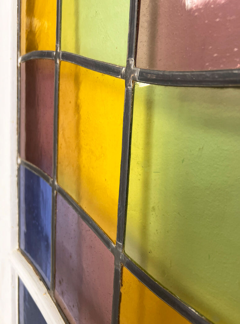 Dobbelt skabslåge med blyindfattet ruder