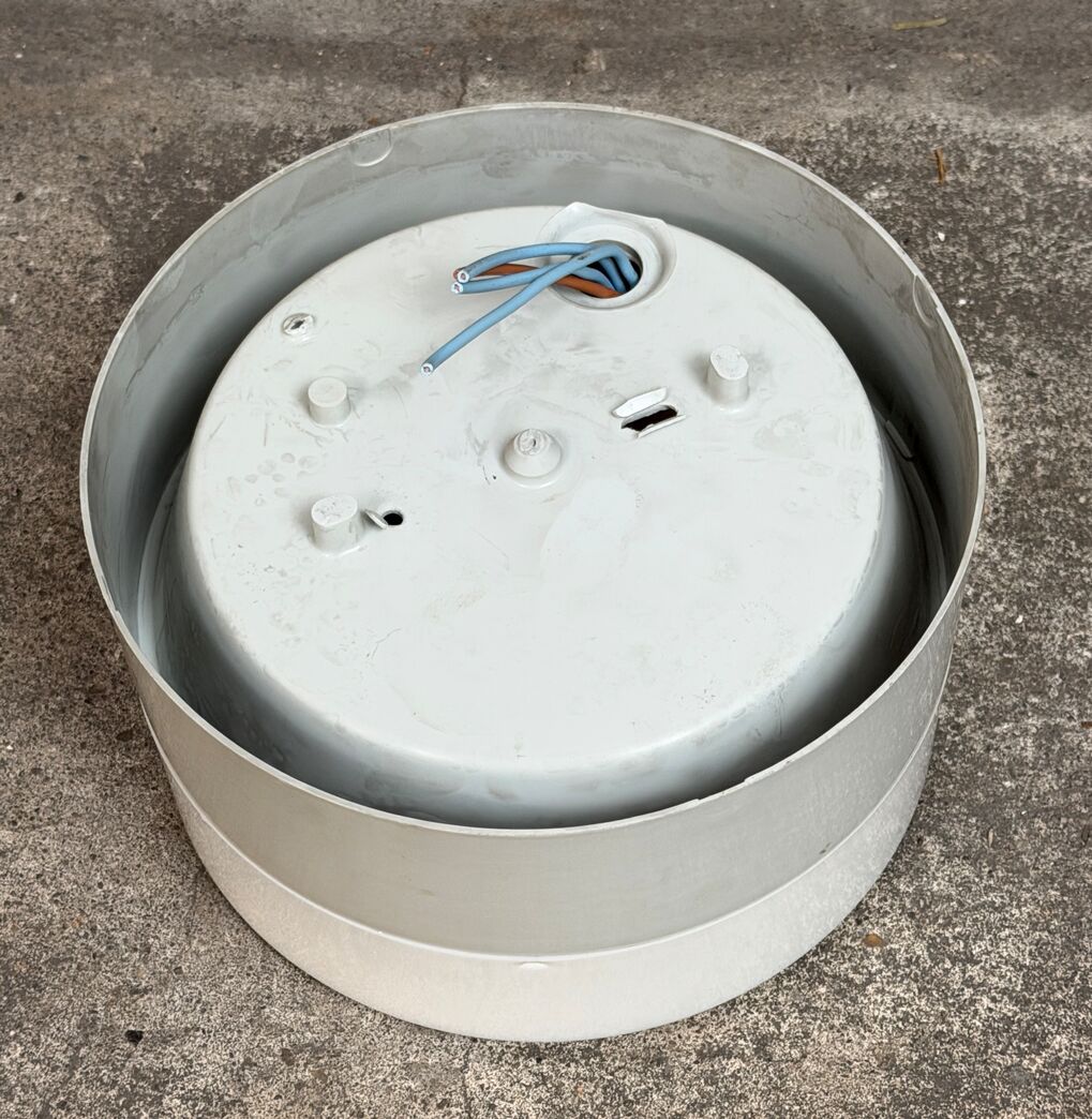 Væglampe i plast ø20 cm