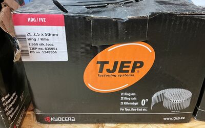 Diverse skruer og skudsøm