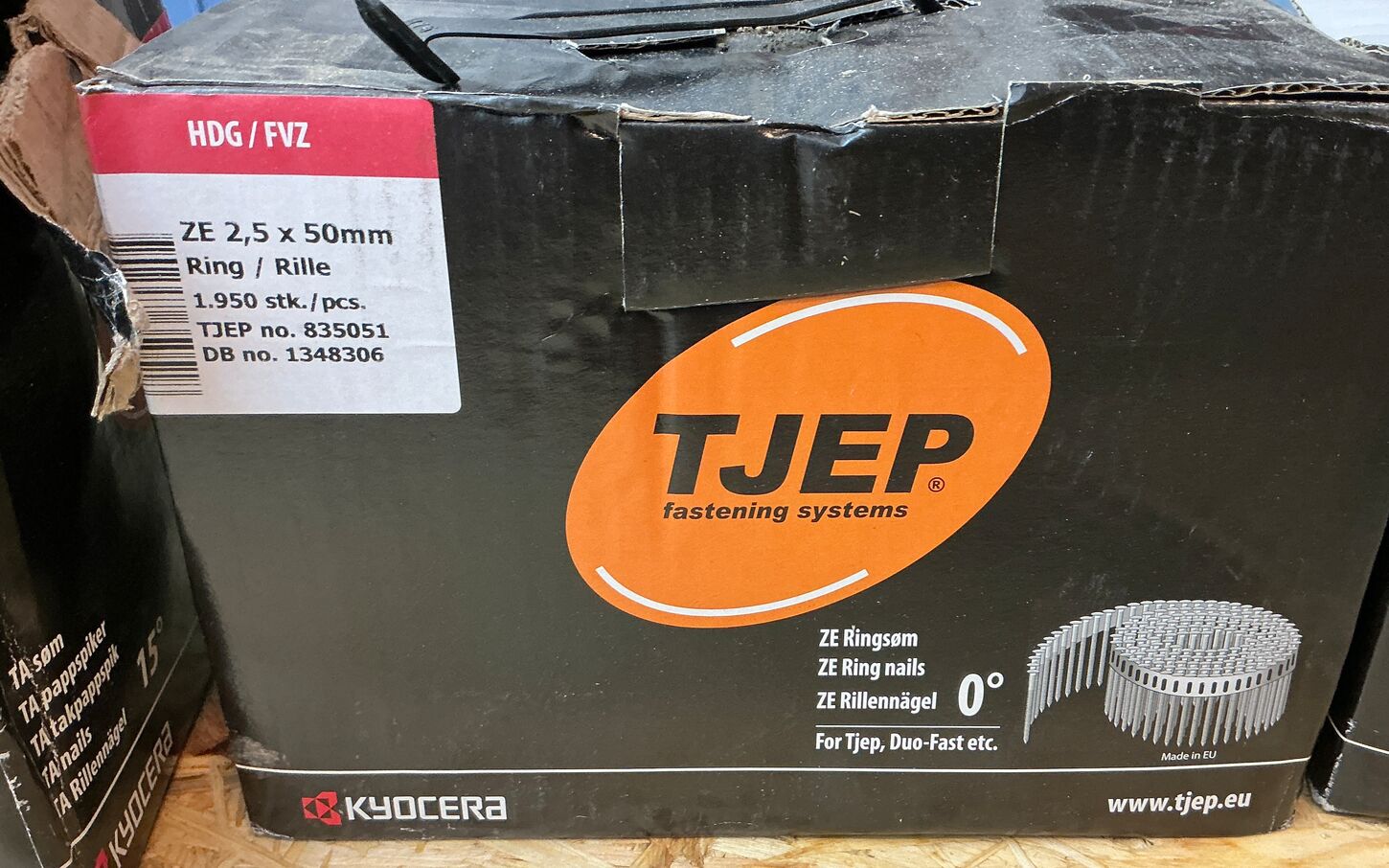 Diverse skruer og skudsøm