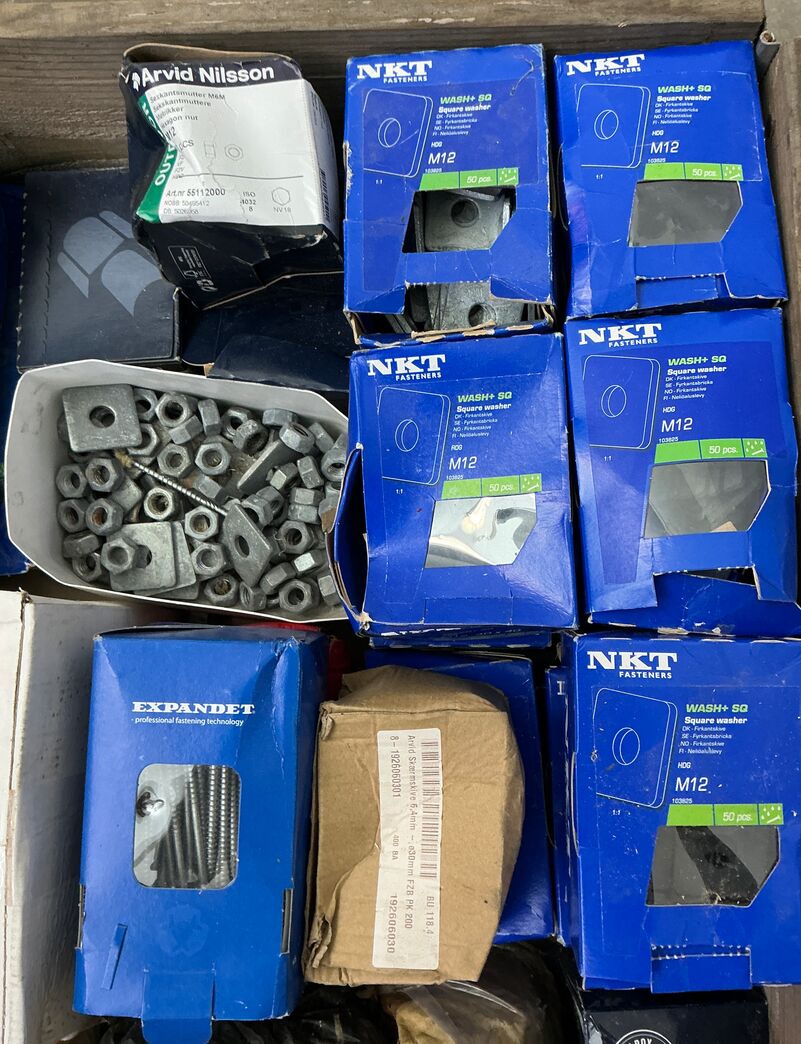 Bolte, møtrikker og skiver