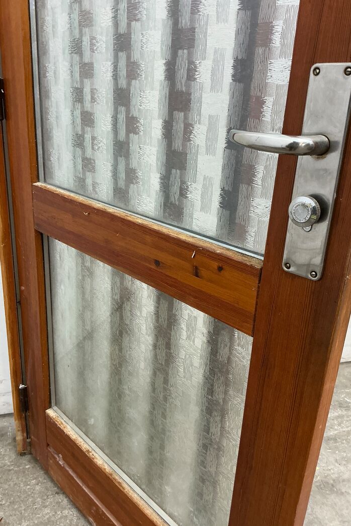 Yderdør med matteret glas