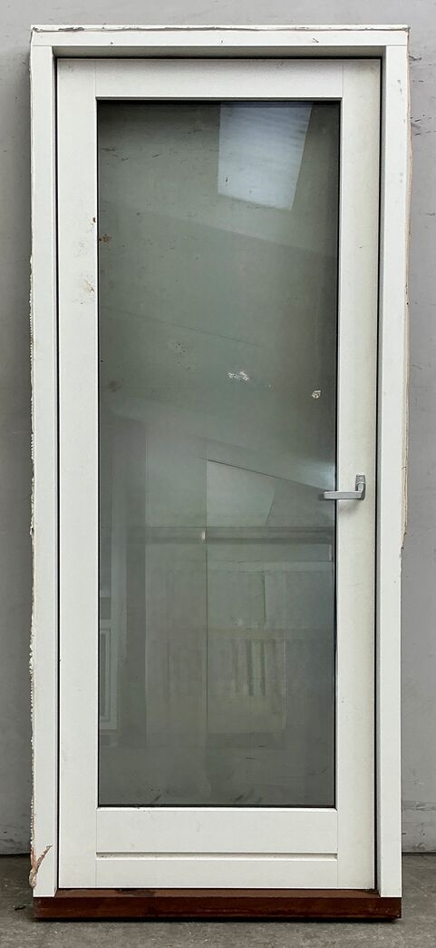 Rød terrassedør med karm