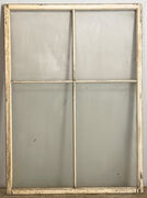 Stor vinduesramme med sprosser