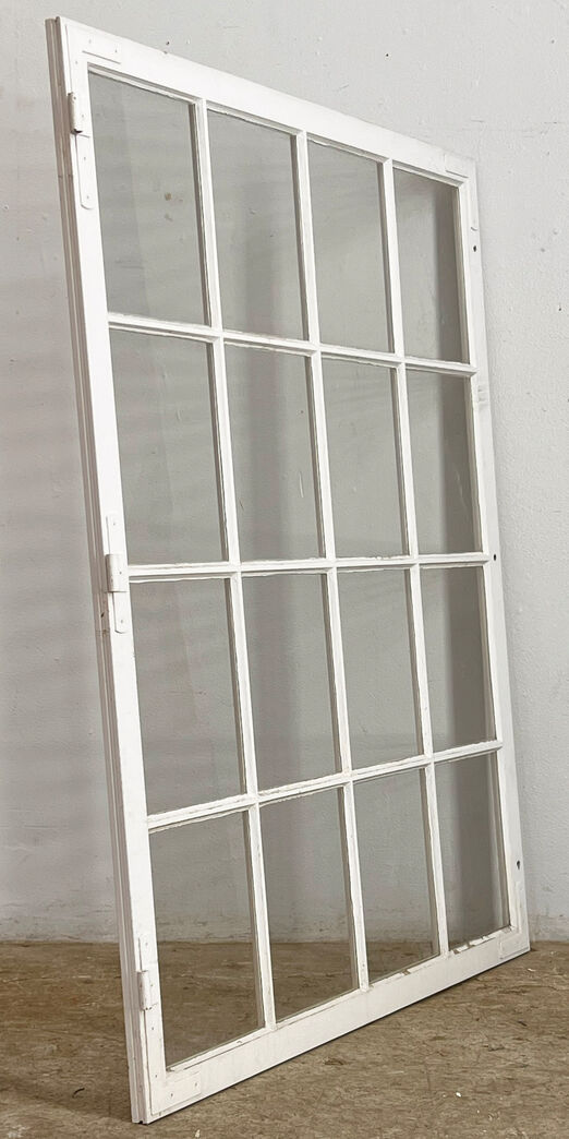 Stor vinduesramme med sprosser