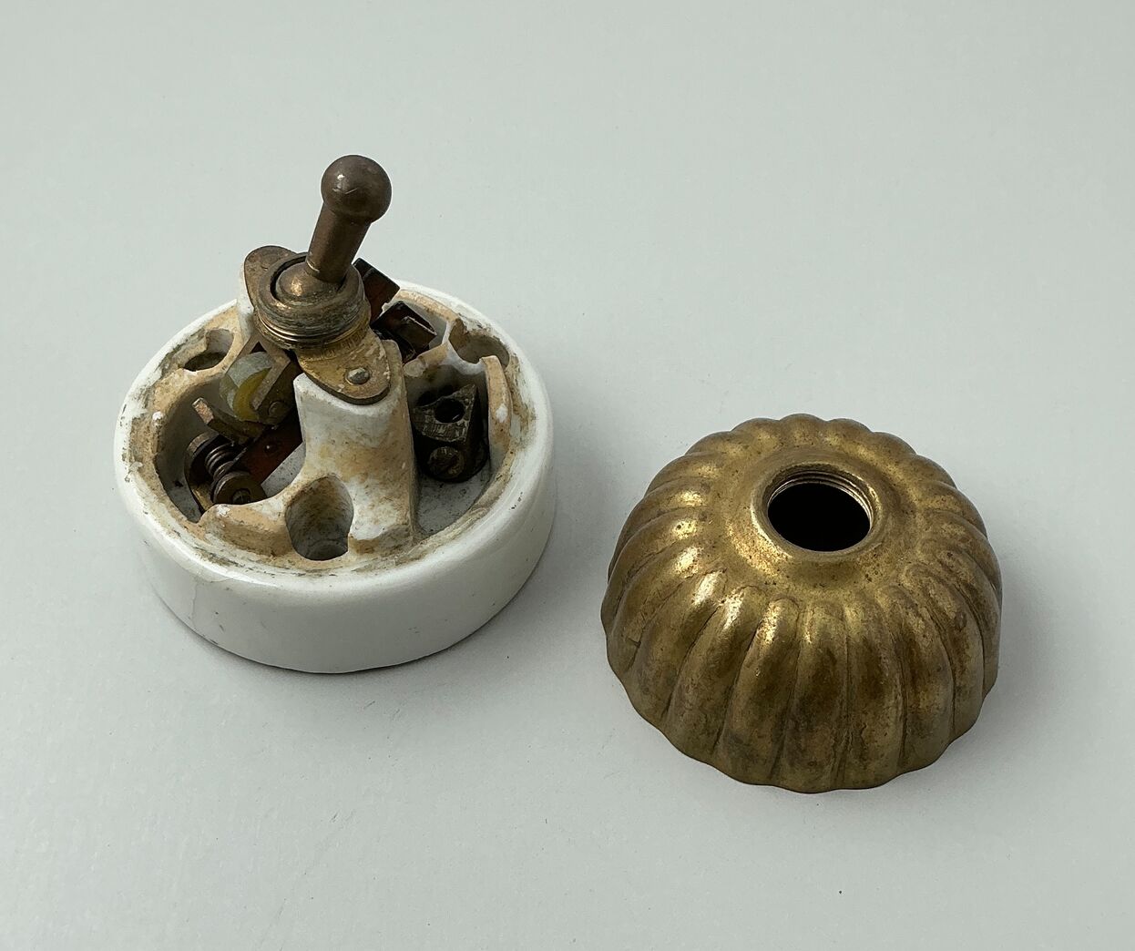 Messing afbryder 1-pol riflet