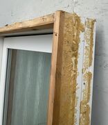 Hvid yderdør med matteret glas