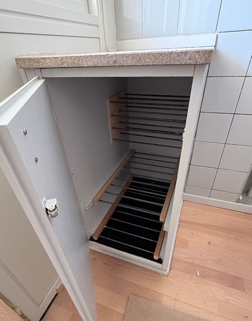 Komplet 60'er køkken - 2 stk overskabe - , malet