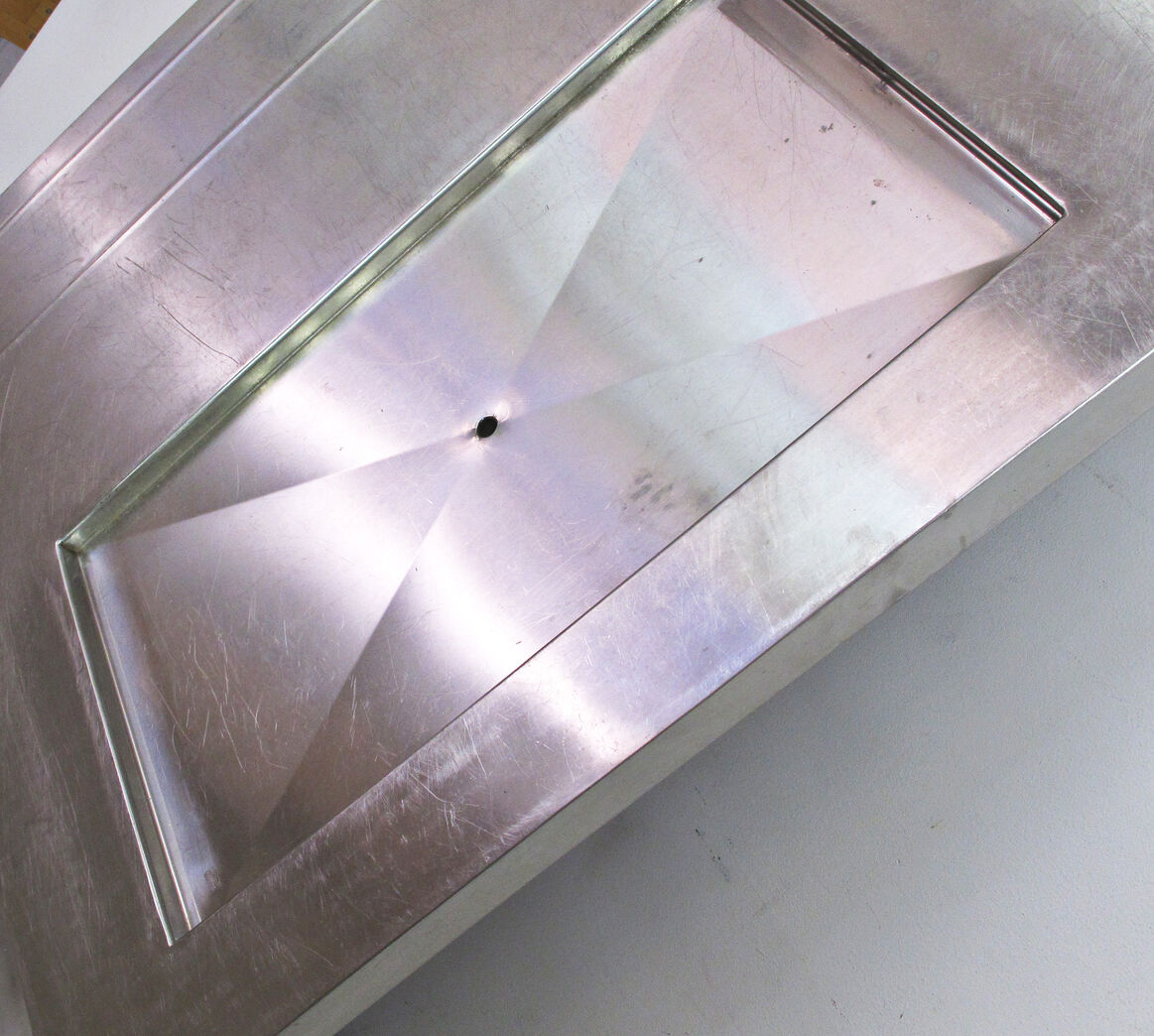 Krum stålbordplade med kogekar