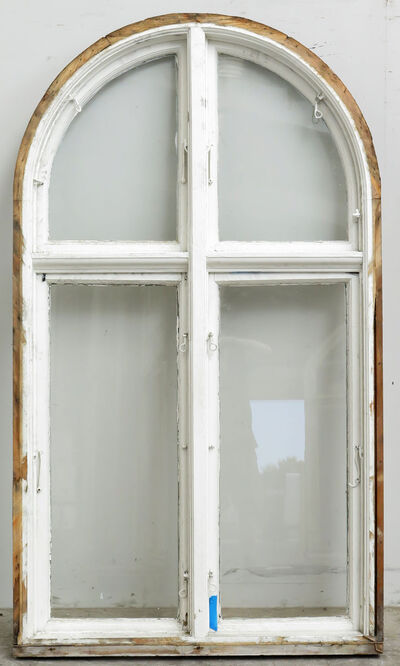 Vindue med bue