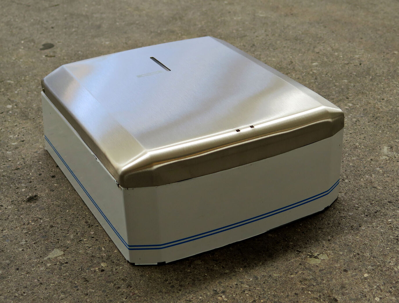 Katrin dispenser med lås børstet stål