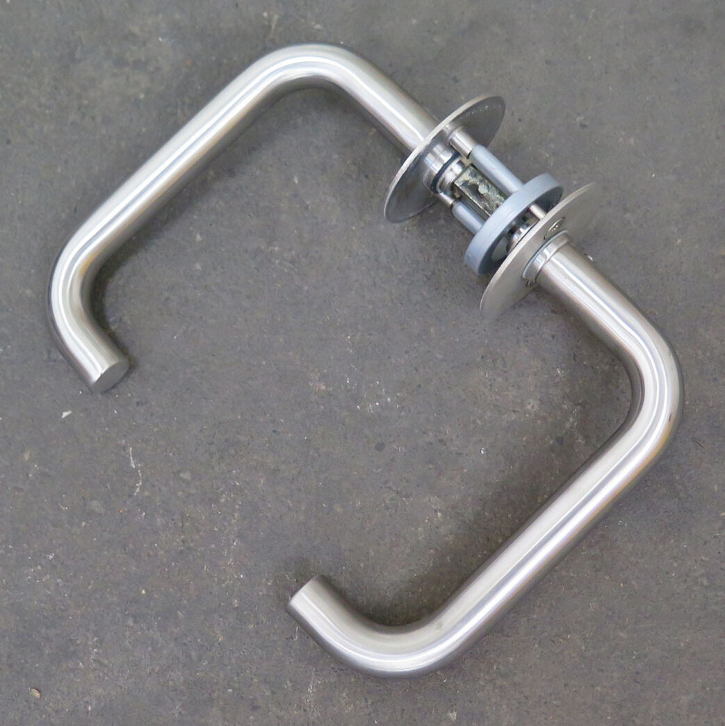 Dørgreb i stål fra Ruko, U-form, 16 mm