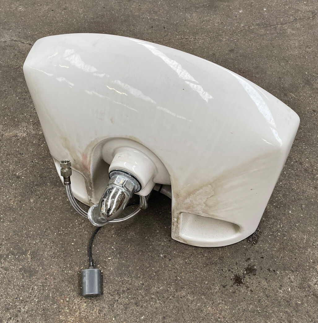 Lille håndvask med blandingsbatteri