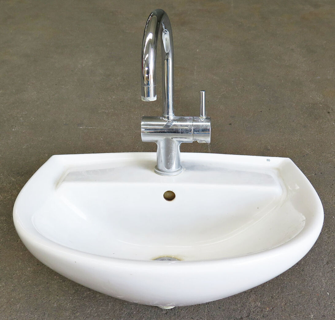 Ifö håndvask med Børma armatur