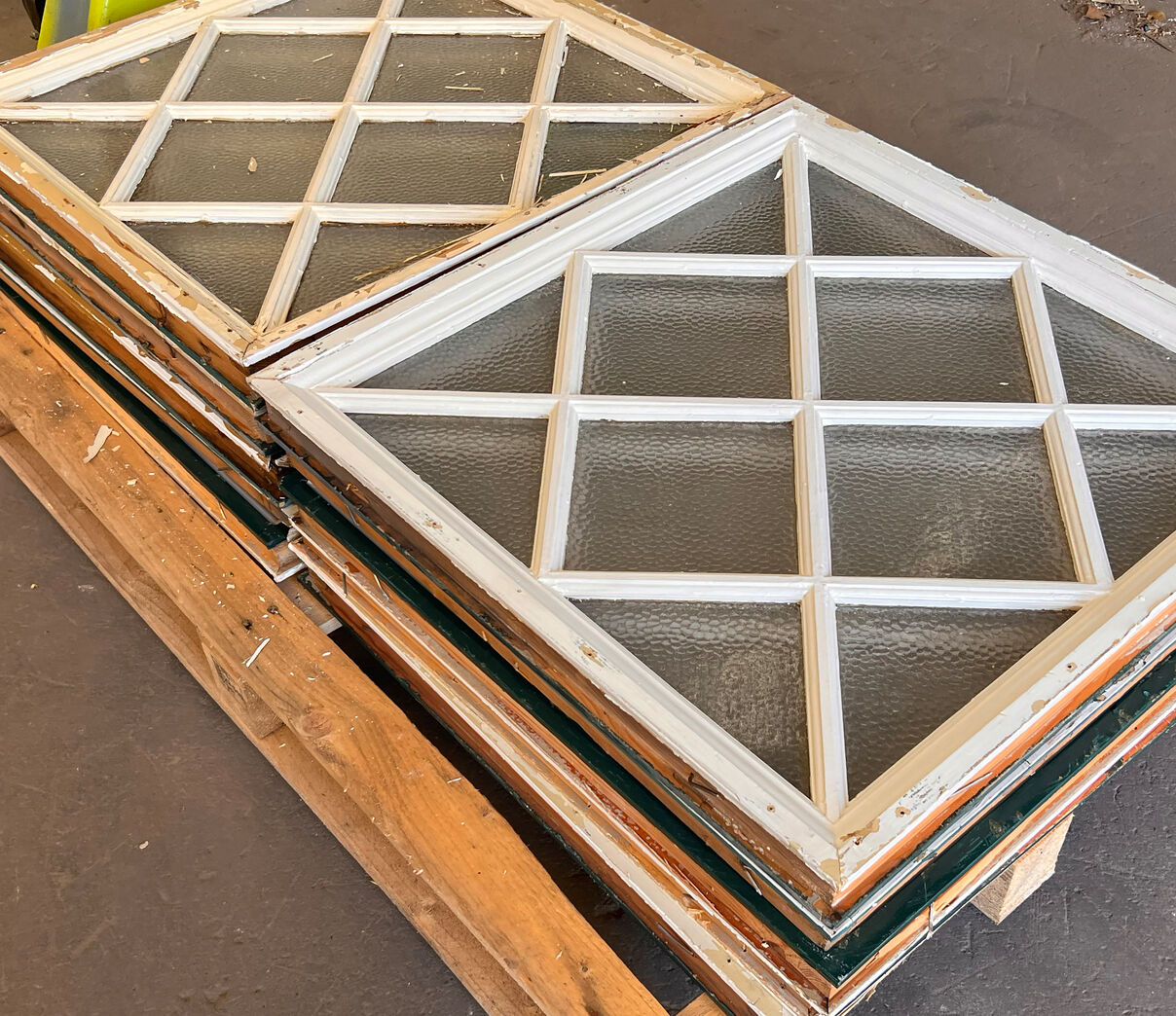 Vinduesramme med harlekinsprosser