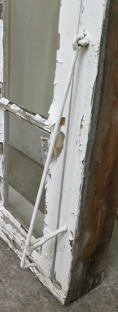 Sprossevindue med kittet enkeltlagsglas