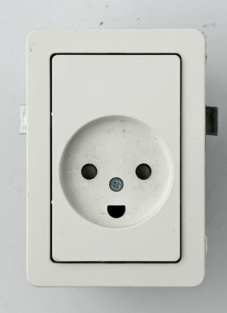 LK FUGA stikkontakt m/jord