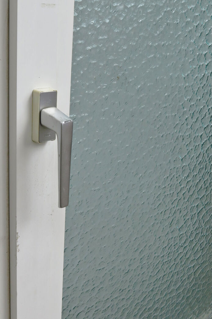 Badeværelse vindue med matteret glas