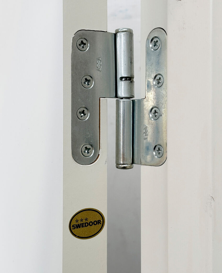 Massiv dør med karm M9