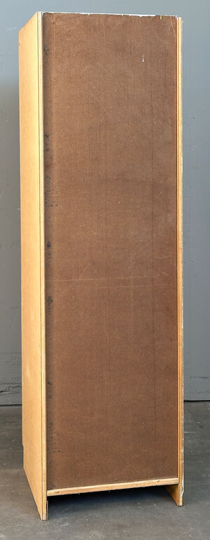 Garderobeskab med overfalset låge v.h