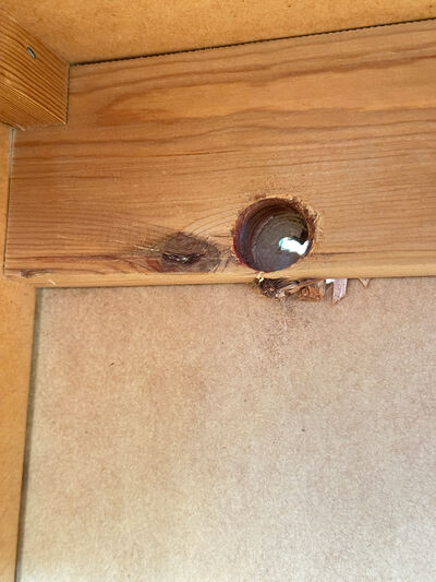 Overskab med overfalsede låger