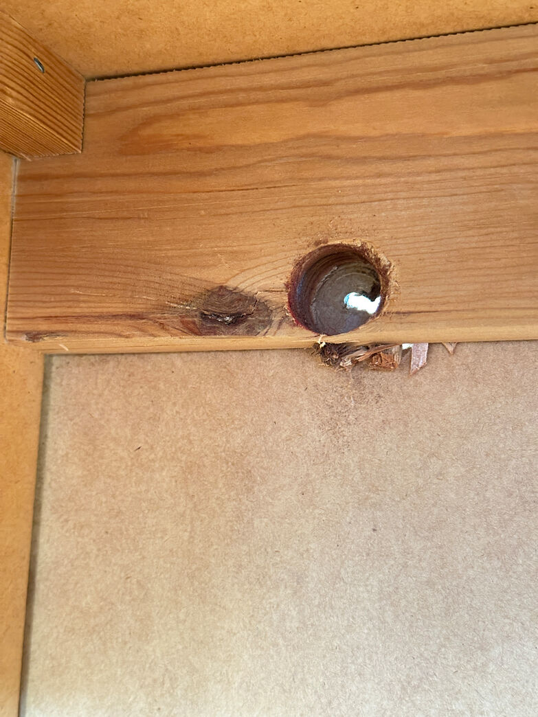 Overskab med overfalsede låger