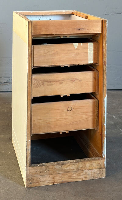 Malet skuffemodul med overfalset skuffer