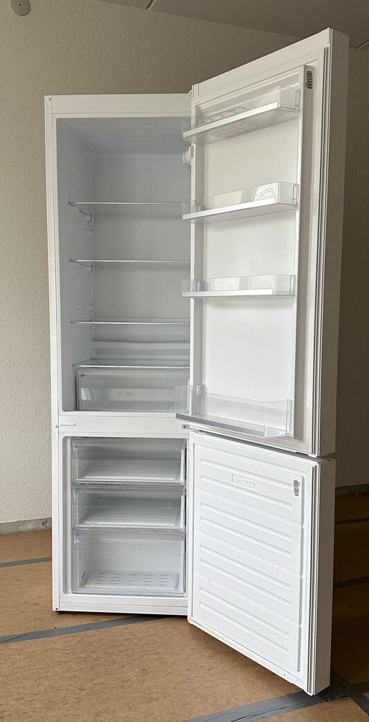 Gram køle/fryseskab i pæn stand