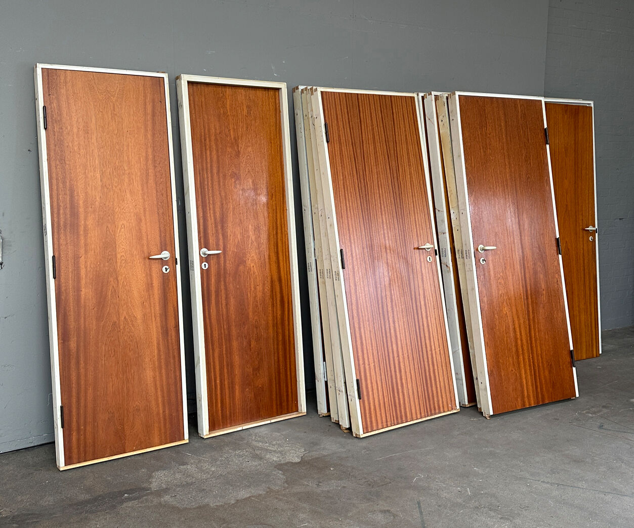 Mahognifineret dør med karm M8