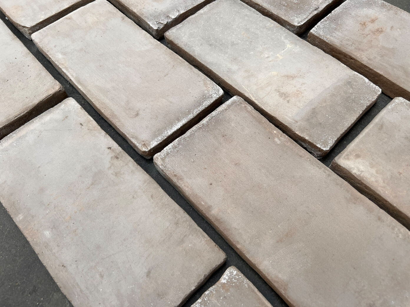 Grå/brun rektangulære gulvtegl - 12 x 25 cm