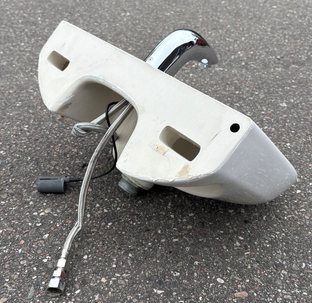 Ifö håndvask med Oras sensor armatur