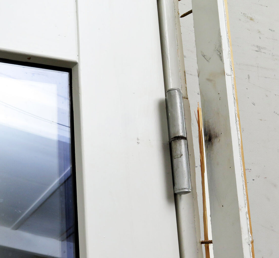 Yderdør med karm/med skade