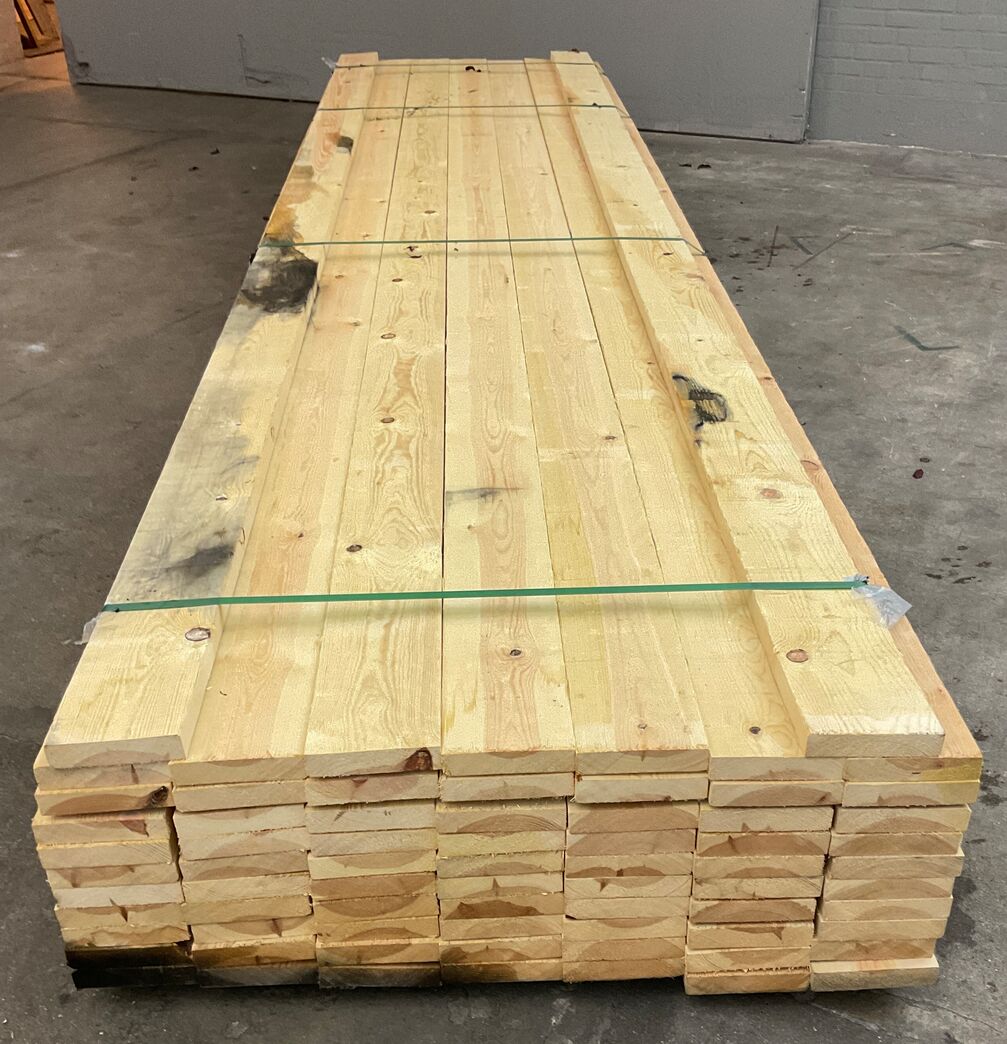 Ovntørret kantskåret fyr 32x150 mm 345 lbm.