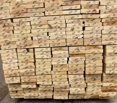 Ovntørret kantskåret fyr 32x150 mm 772 lbm.