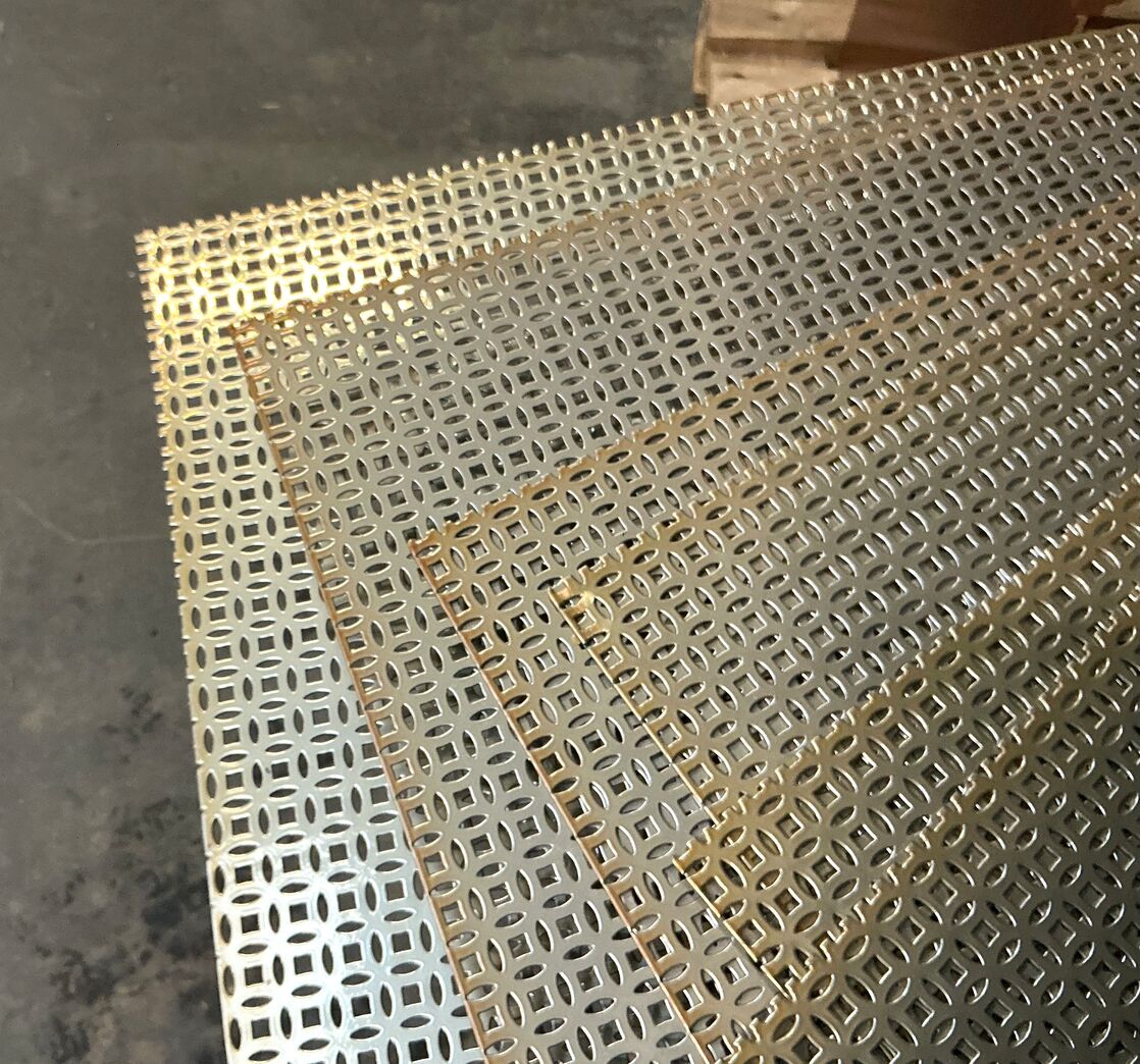 Perforeret metalplade