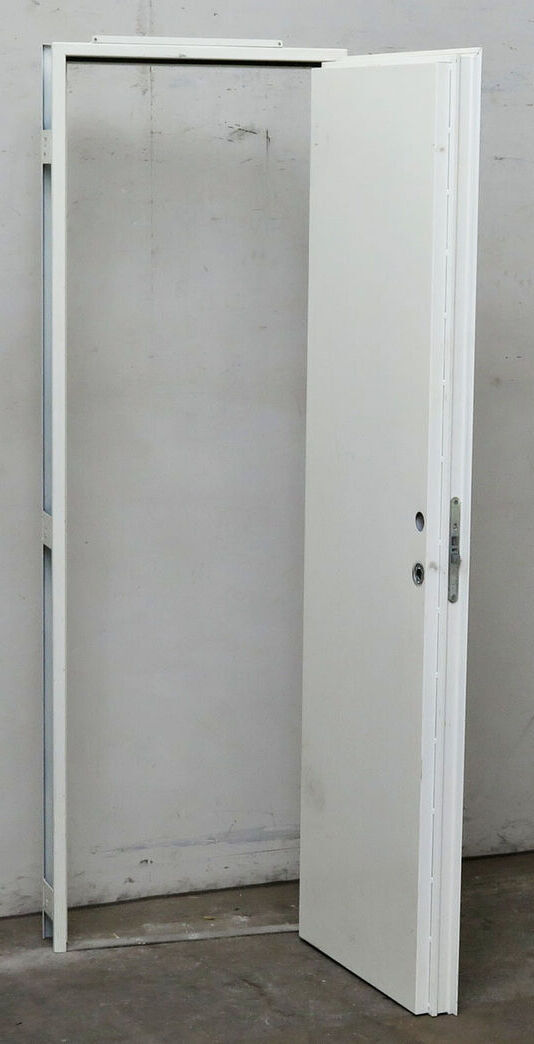 Smal BS60 ståldør med karm hh.