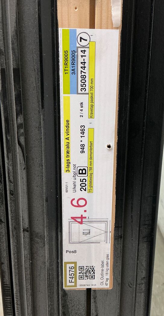 Sort 3-lags energivindue - træ/alu