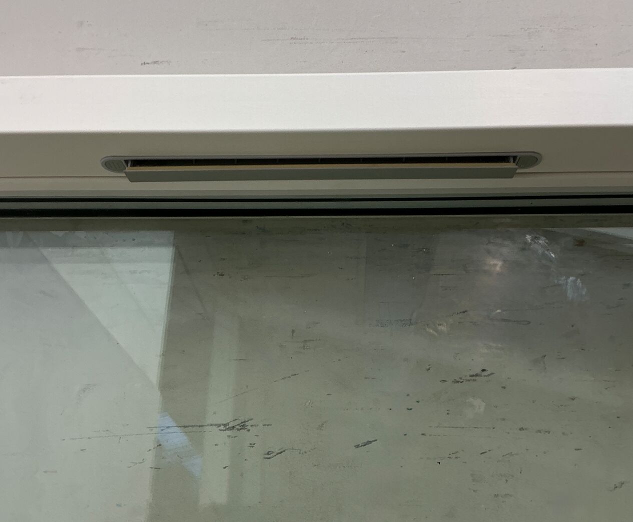 Energivindue med 2 ruder, opluk øverst