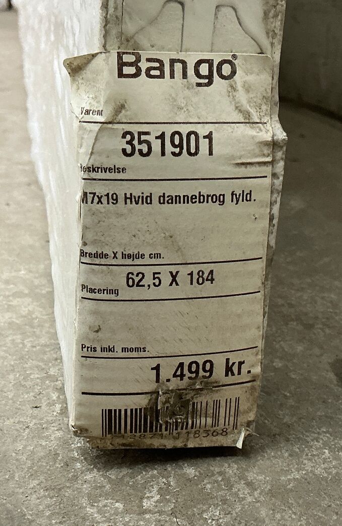 Massiv dannebrogsdør uden karm M7