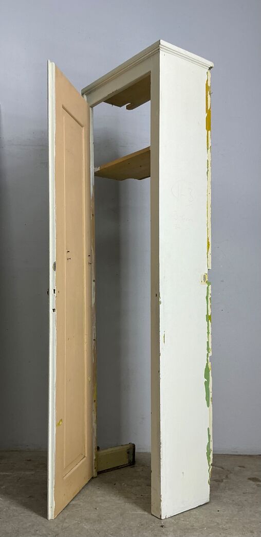 Hjørneskab med låge