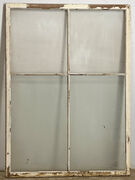 Stor vinduesramme med sprosser